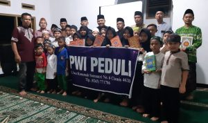 PWI Ciamis Bagikan Al Qur'an ke Masjid