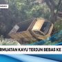 Truk Bermuatan Kayu Terjun Bebas ke Jurang di Kabupaten Pangandaran