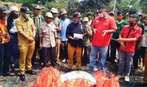 DPC PDI-P Garut Sambangi Korban Kebakaran di Malangbong, Berikan Sejumlah Bantuan