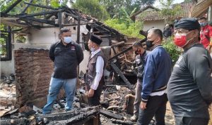 DPC PDI Perjuangan Garut Bantu Korban Kebakaran di Kecamatan Limbangan dan Bungbulang
