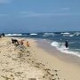 Pantai Karangpapak Tak Seramai Liburan Hari Raya Sebelumnya