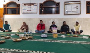 Yudha Puja Turnawan Bantu Warga Bangun Beronjong Tanggul Cimaragas di Kelurahan Kotakulon