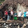 Yudha Puja Turnawan Kunjungi 2 Korban Kebakaran di Desa Sukamerang
