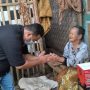 Jumat Berkah, Yudha Puja Turnawan Berbagi Kebahagiaan Bersama Lansia di Desa Karyajaya