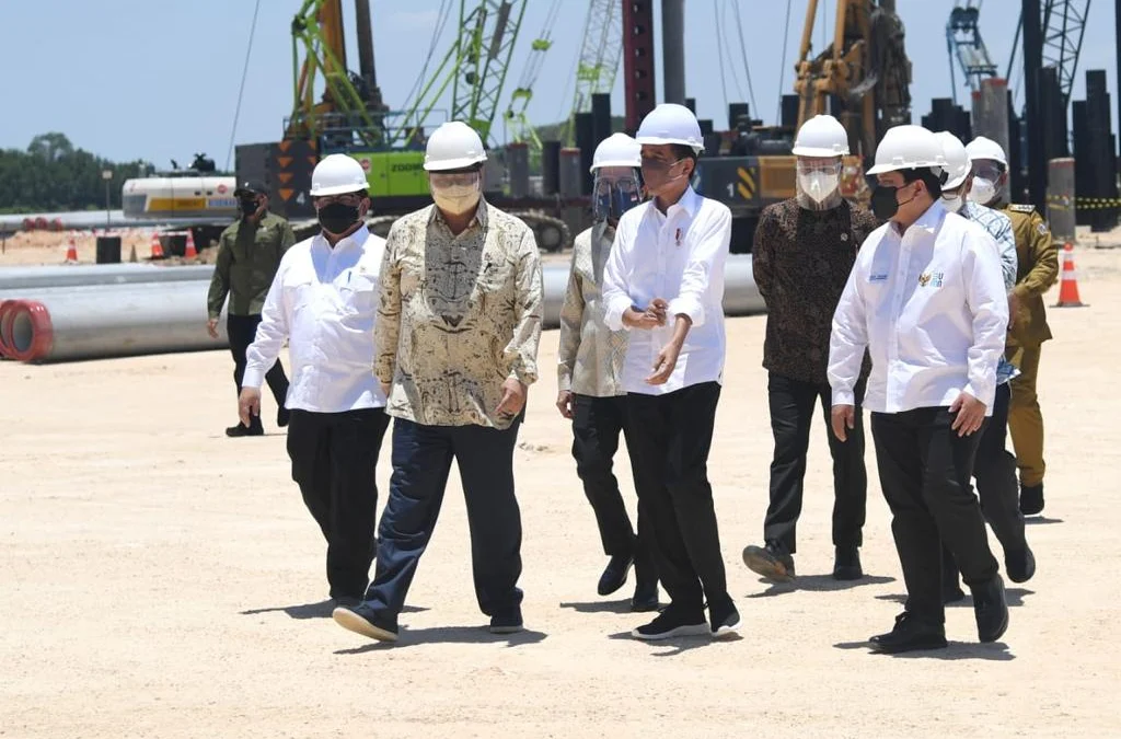Bersama Presiden Jokowi, Airlangga Resmikan Pembangunan Smelter Freeport di Gresik