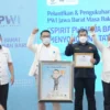 Lantik Pengurus PWI Jabar, Ridwan Kamil: PWI Harus Juara