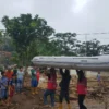 Alfamart Salurkan Bantuan Korban Banjir Sukawening dan Karangtengah