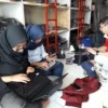 Abdimas Dosen Telkom University Bantu Tingkatkan Produktivitas Pengrajin Fashion Kulit di Garut