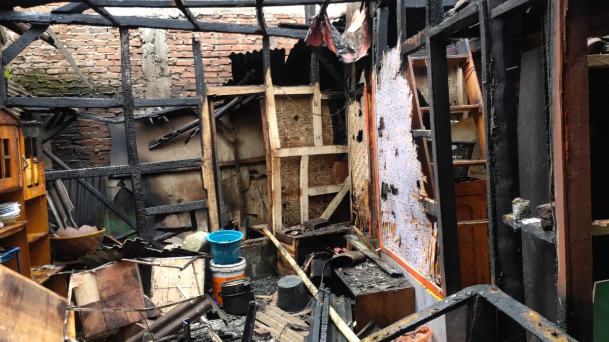 Kebakaran Menimpa Rumah Lansia di Kelurahan Suci Kaler Garut