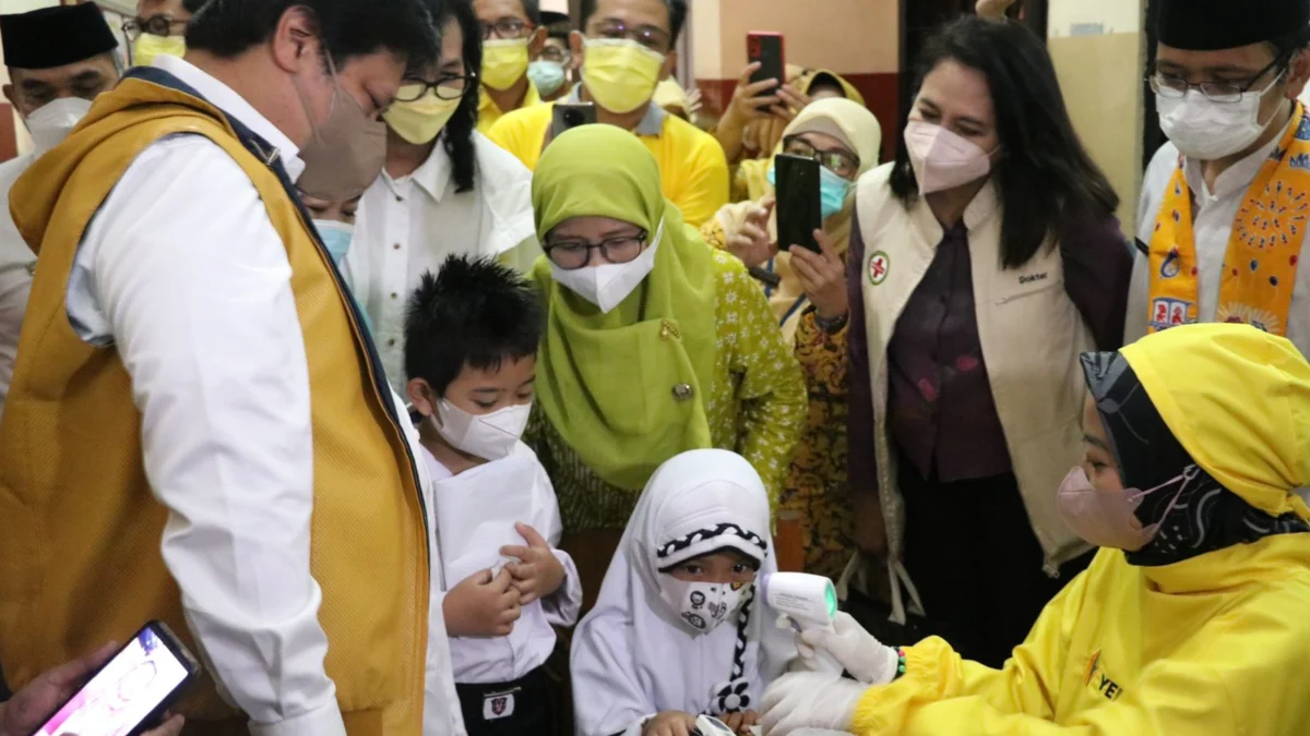 Akselerasi Sekolah Tatap Muka, Menko Airlangga Pantau Vaksinasi Anak Usia 6 Sampai 11 Tahun