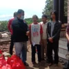 Anggota DPRD Garut Bantu Korban Kebakaran di Desa Binakarya Banyuresmi