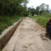 Pemdes Kertajaya Menimbun Jalan Nyalindung-Sumur Kondang dengan Berangkal
