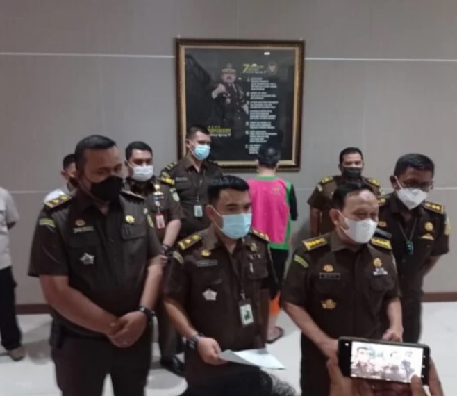 Tim Tabur Intelijen Kejati Sumut Amankan Terpidana DPO Mantan Kepala Bappeda Kota Medan