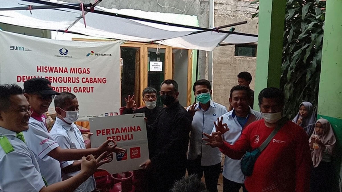 Hiswana Migas Garut Salurkan Bantuan Pada Korban Banjir Bandang Sukawening