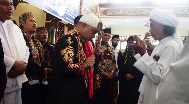 SKC Deklarasi Pangeran Kuda Putih sebagai Sultan Keraton Kasepuhan di Masjid At Tin Sidomba