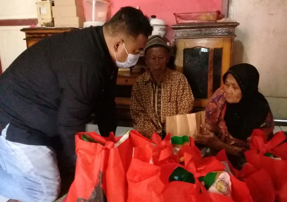 Anggota DPRD Garut Kunjungi Rumah Rubuh di Desa Mekargalih Tarogong Kidul