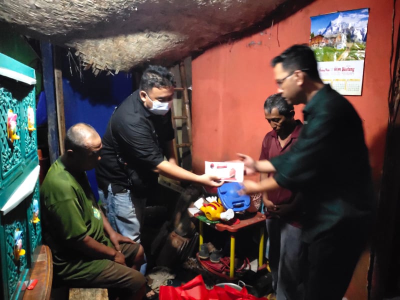 Yudha Puja Turnawan Kunjungi Rumah Warga yang Nyaris Ambruk di Garut Kota