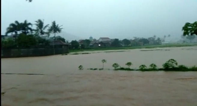 Begini Penampakan Banjir yang Menerjang Selaawi Garut