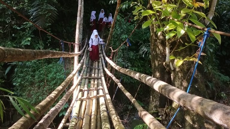 Pemkab Cianjur Dinilai Tidak Serius Urus Jembatan Rusak, Ada Pelajar Bertarung Nyawa Demi Sekolah
