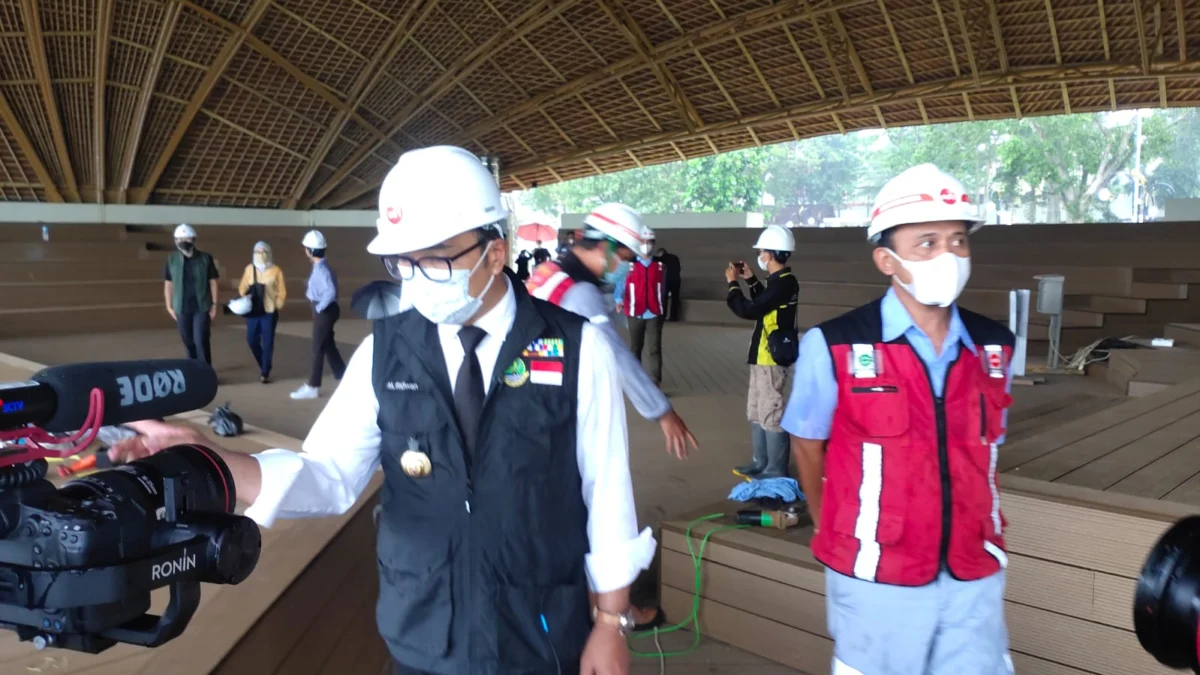 Foto: Gubernur Jawa Barat Ridwan Kamil melakukan inspeksi ke Situ Bagendit