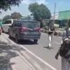 Pelakor Ketahuan Istri Sah di Jalan, Layangan Putus Versi Cirebon