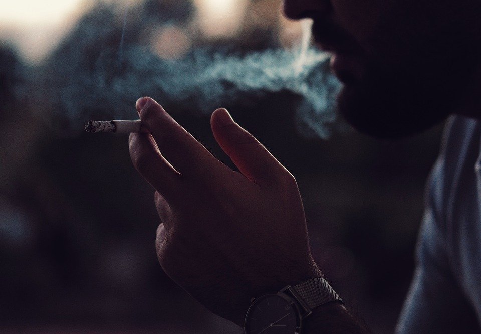Harga Rokok Naik, Perokok: Lebih Baik Saya Tidak Makan Dari Pada Tidak Merokok