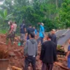 Longsor di Desa Cikancana Kabupaten Cianjur, Satu Keluarga Tertimbun