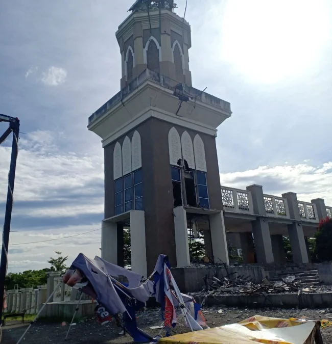 Menara Masjid Agung Kabupaten Tasik Ambruk