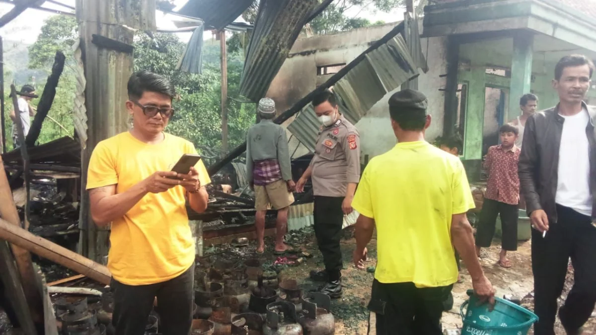 Rumah dan Grosir Sembako di Singajaya Dilalap Si Jago Merah, Diduga Karena Regulator Kompor Bocor