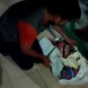 Viral di Media Sosial Seorang Bayi Ditemukan di Pekarangan Masjid
