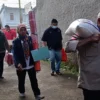 Anggota DPRD Garut Bersama Dinsos Kunjungi Korban Kebakaran di Desa Pasanggrahan