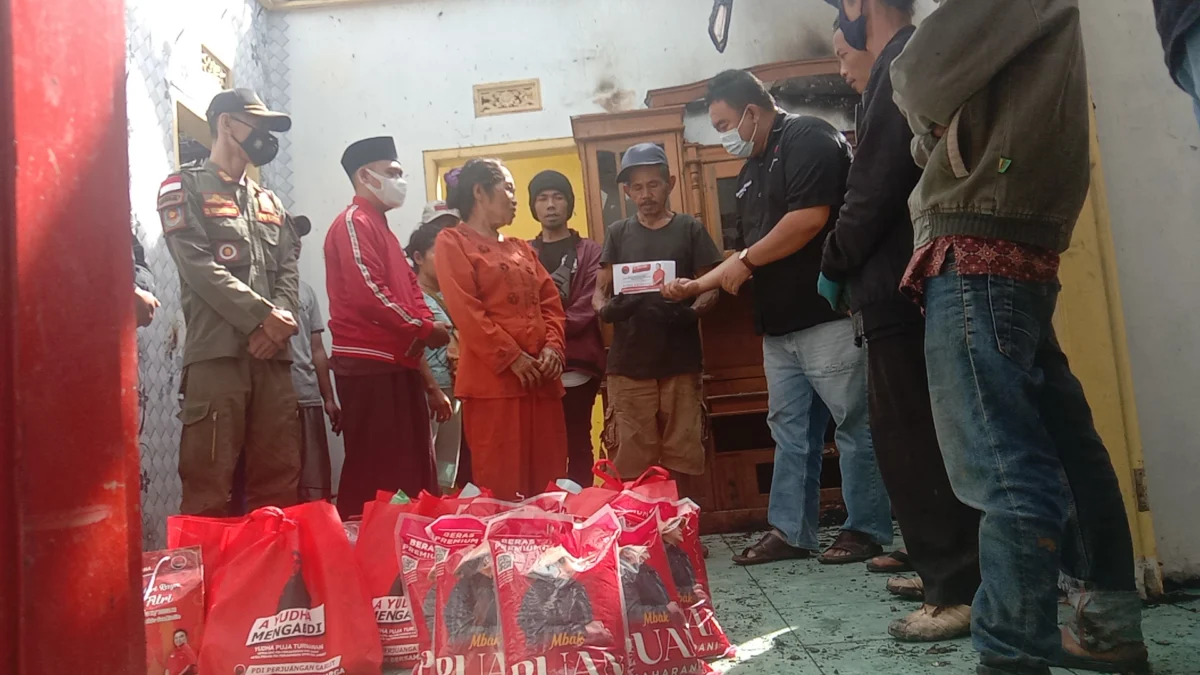 Yudha Puja Turnawan Bantu Korban Kebakaran di Dangiang Banjarwangi dan Karangagung Singajaya