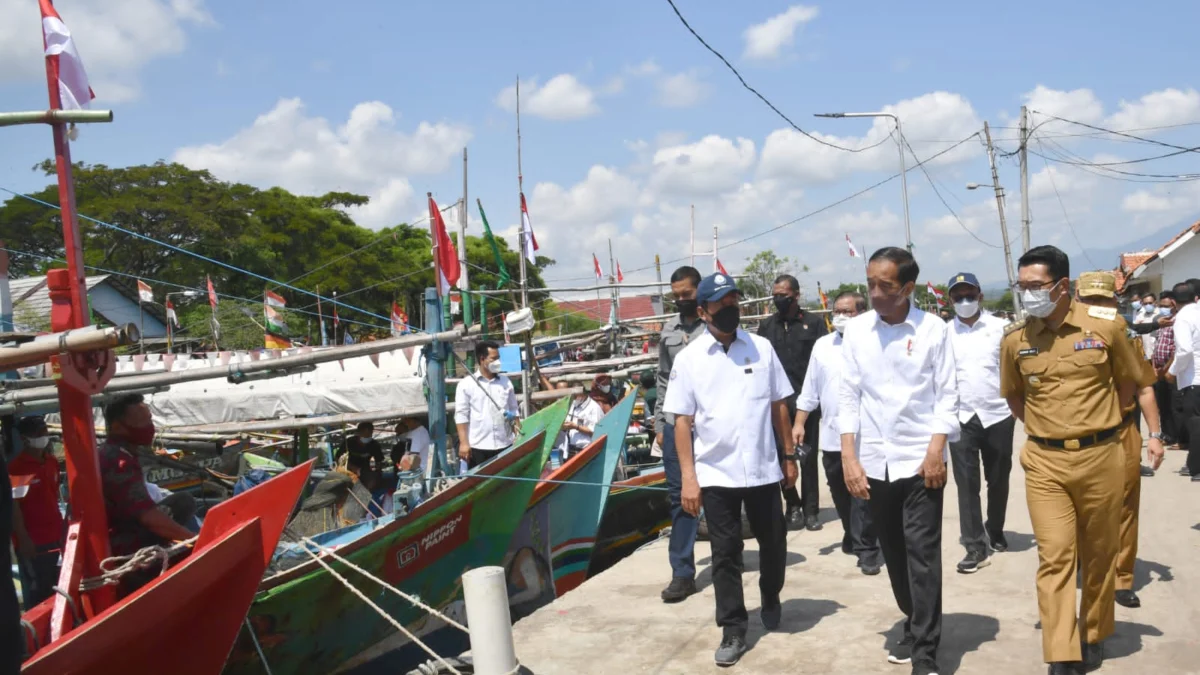 Nelayan Cirebon "Curhat" Kelangkaan Solar Kepada Jokowi dan Ridwan Kamil
