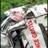 Tak Kuat Menanjak, Ambulance Terjun ke Jurang Sedalam 60 Meter