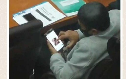 Memalukan! Anggota DPR Tertangkap Kamera, Asyik Menonton Porno saat Sidang