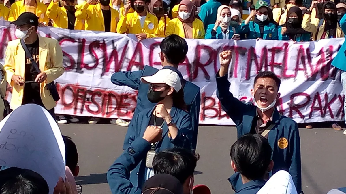 Meski Terik Panas dan Puasa, Mahasiswa Garut Bertahan di Gedung DPRD Minta Pemerintah Realisasikan Tuntutan