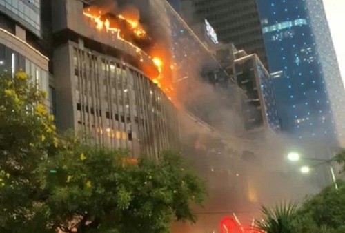 Mall Tunjungan Plaza 5 Terbakar saat Waktu Berbuka Puasa, Begini Kesaksian Pengunjung