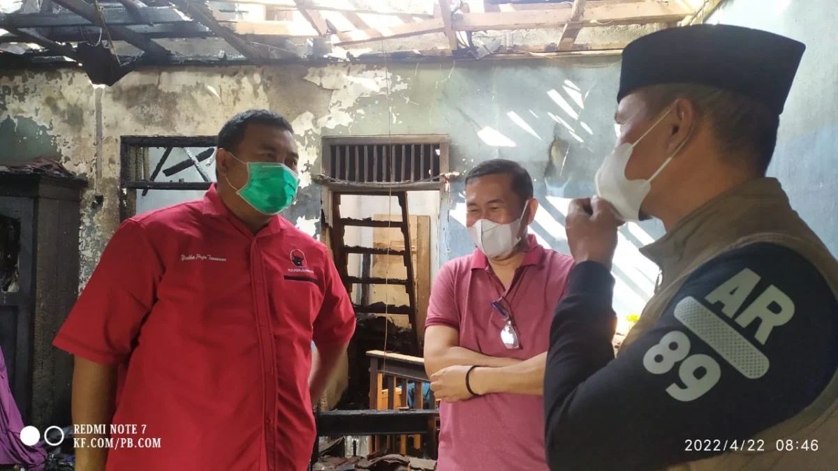 Anggota DPRD Garut Kunjungi 2 Keluarga Korban Kebakaran di Desa Kersamanah