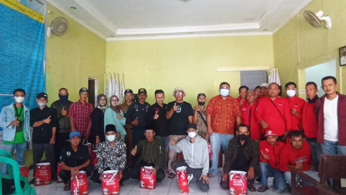 Yudha, Anggota DPRD Garut Sumbang Uang Tunai Bantu Bangun Rumah Mak Icin Lansia Dhuafa di Kadungora