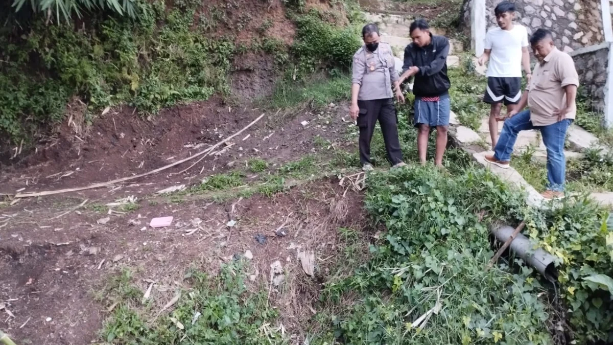 Diduga Jatuh Ketika Hendak Mandi, Lansia di Kecamatan Pasirwangi Ditemukan Meninggal Dunia di Parit