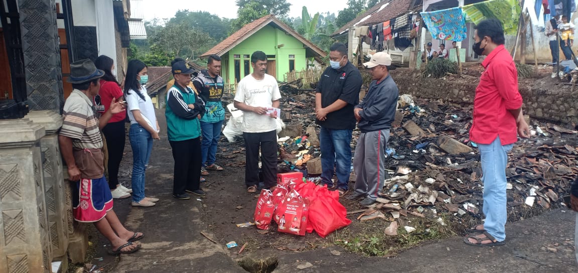 Yudha, Anggota DPRD Garut Kunjungi Korban Kebakaran di Desa Sirnagalih dan Sindangsari