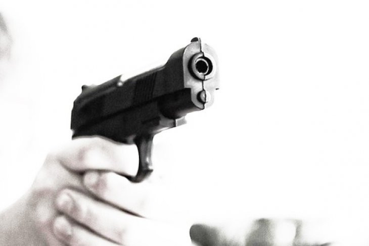 Seorang Mahasiswi Nekat Rebut Pistol Polisi, Karena Tak Terima Ditilang