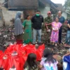 Yudha, Anggota DPRD Garut Kunjungi 4 Keluarga Korban Kebakaran di Desa Cibiuk Kaler