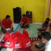2 Anggota DPRD Garut dari PDI Perjuangan Mengunjungi Korban Kebakaran di Desa Cintaasih