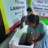 Alfamart Serahkan Bantuan Sembako dan Buka Pos Laundry untuk Korban Banjir