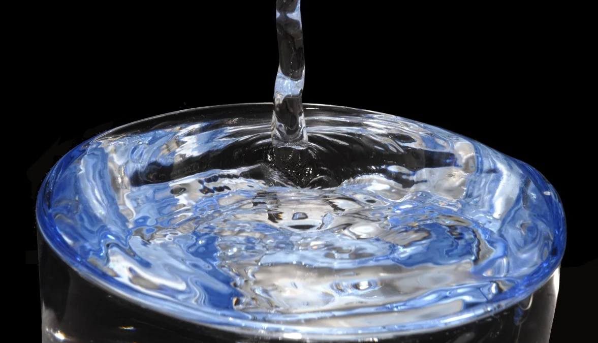 4 Manfaat Minum Air Hangat di Pagi Hari