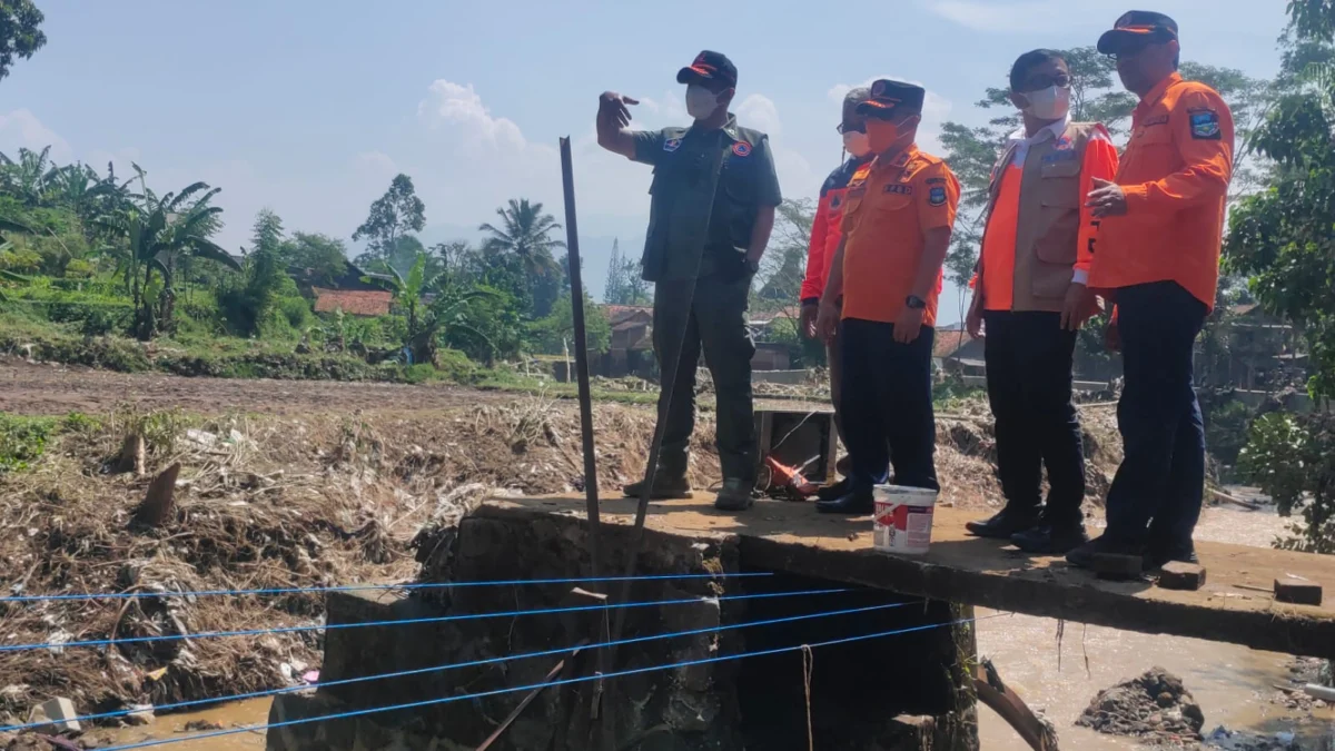 Kepala BNPB Tinjau Lokasi Banjir di Kabupaten Garut, Pastikan Proses Pemulihan Berjalan Baik