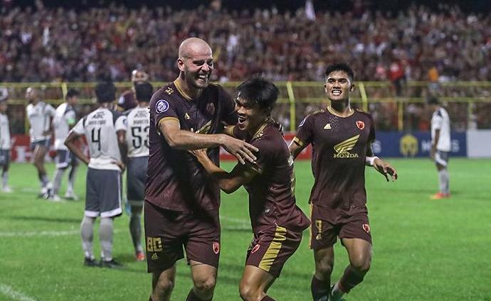 Persib Bandung Kalah Telak 1-5 dari PSM Makassar Tanpa Didampingi Luis Milla