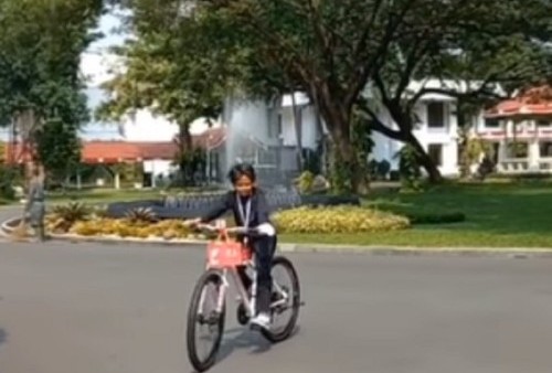 Nyanyikan 'Ojo Dibandingke" di Istana Negara, Farel Prayoga Dapat Hadiah Sepeda
