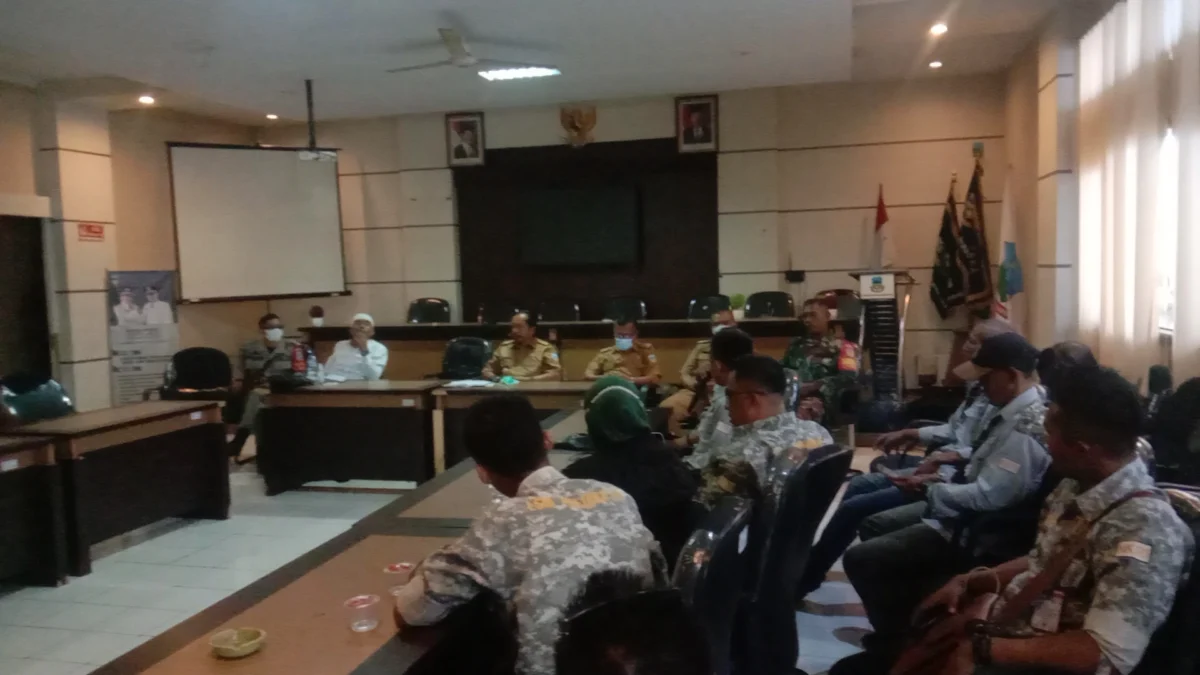 Diskusi Memanas, PKL Didampingi LSM Penjara PN Geruduk Kantor Kecamatan Tarogong Kidul